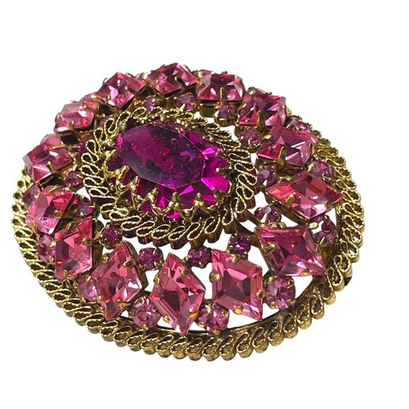 Vintage 1940's Pink Austrian Crystal in a Gold-Tone Filigree Set Brooch - Picture 3 of 8